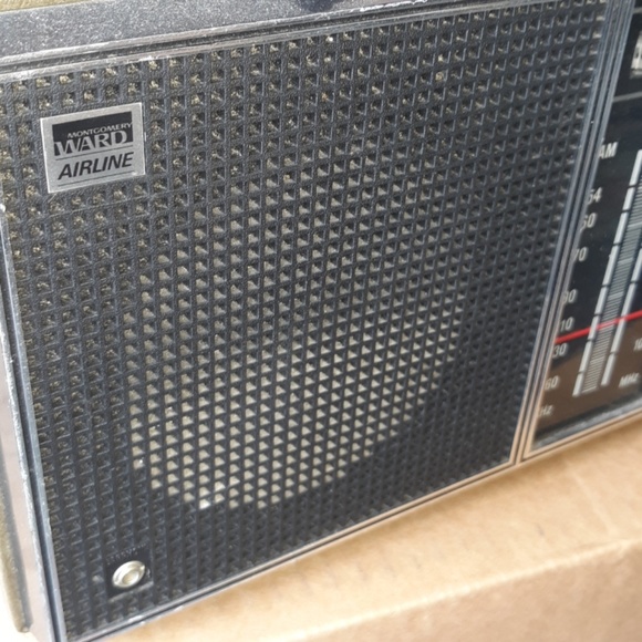 Vintage 60's Radio 🎵⚡🎵 - Picture 2 of 5